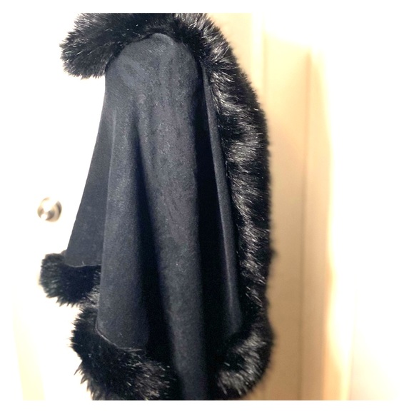 Black Wrap - Picture 2 of 5